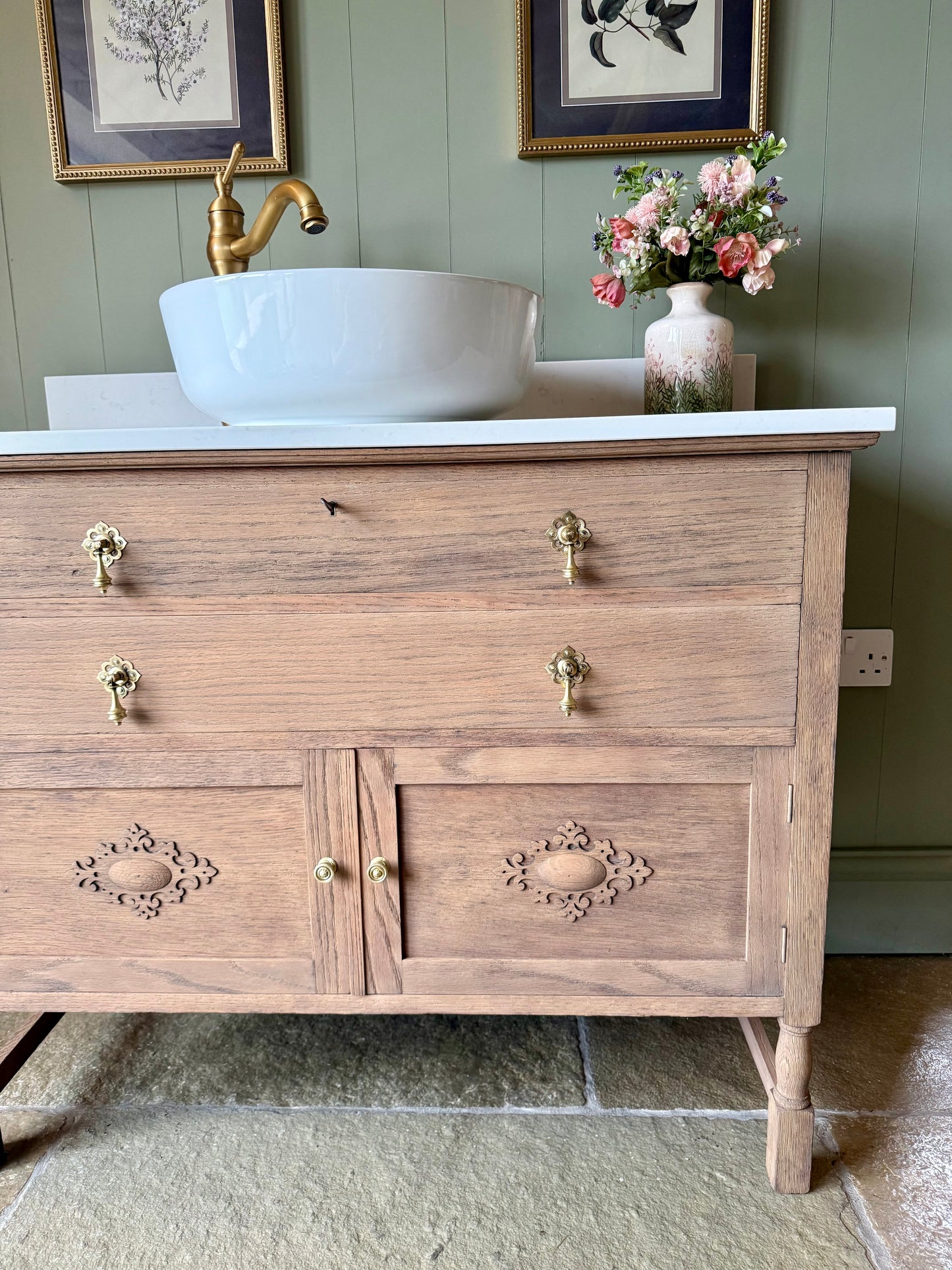 Vintage Single Vanity Sink (mid oak), Carrara Quartz top, Upstand and  basin (101cm wide)