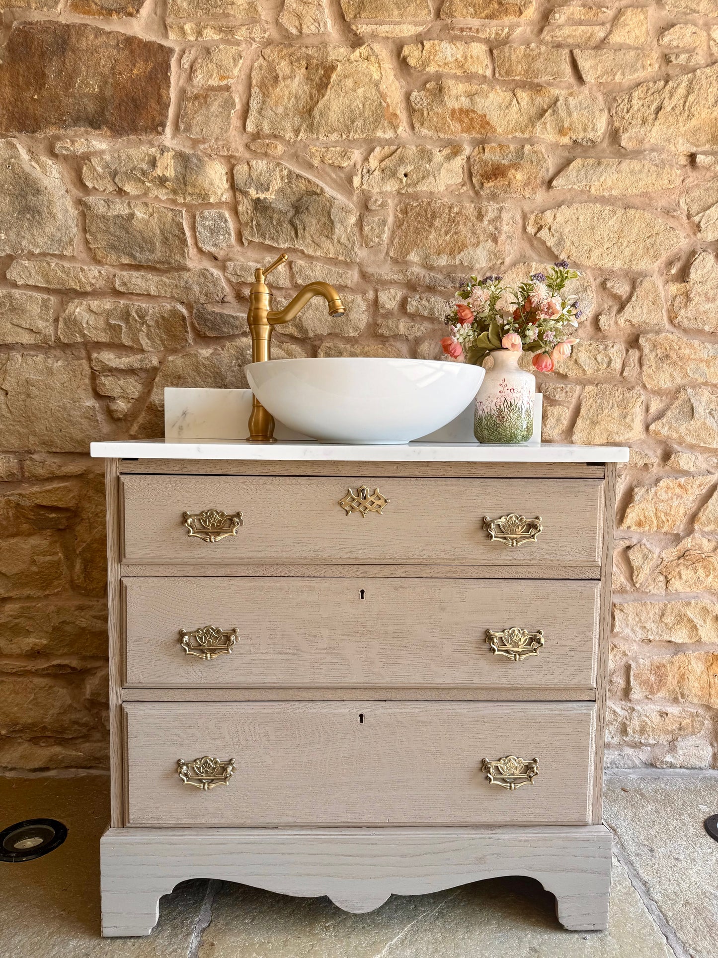 Single Light Oak Vintage Vanity Sink Unit, Quartz Top, Upstand and Basin