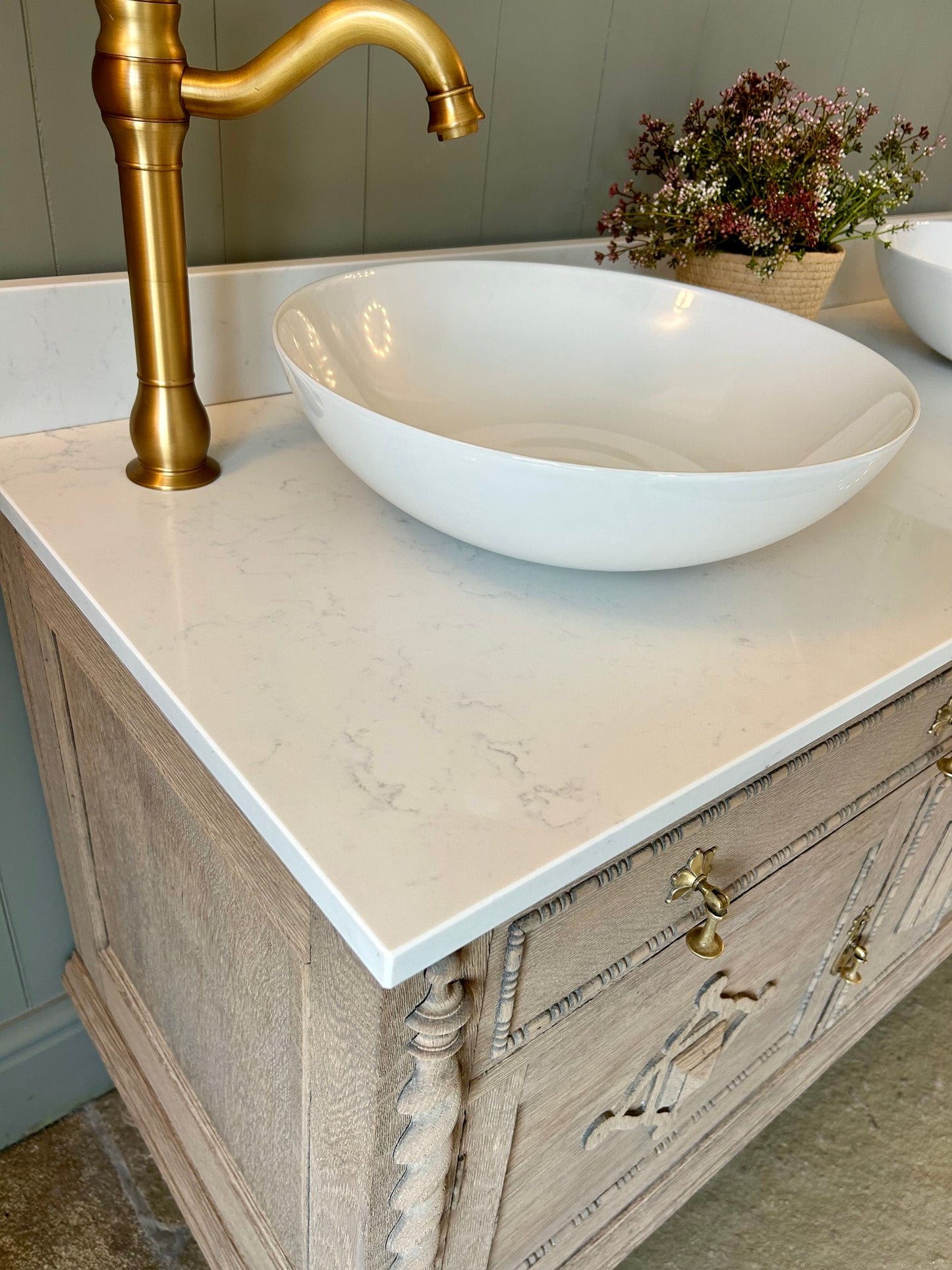 Vintage Double Vanity Sink, quartz/ Carrara marble top, Upstand and two basins (136cm wide)