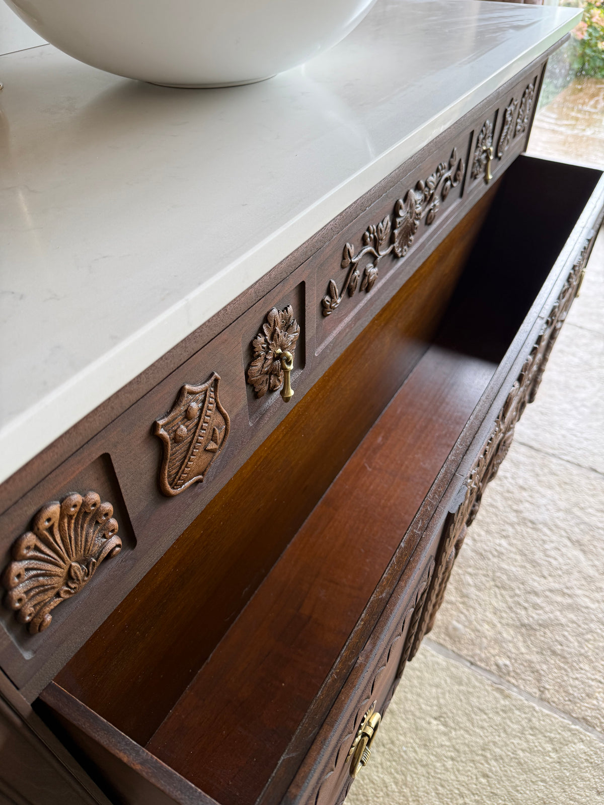 Vintage Vanity Sink Unit, Quartz Top, Upstand and basin. (124cm wide)