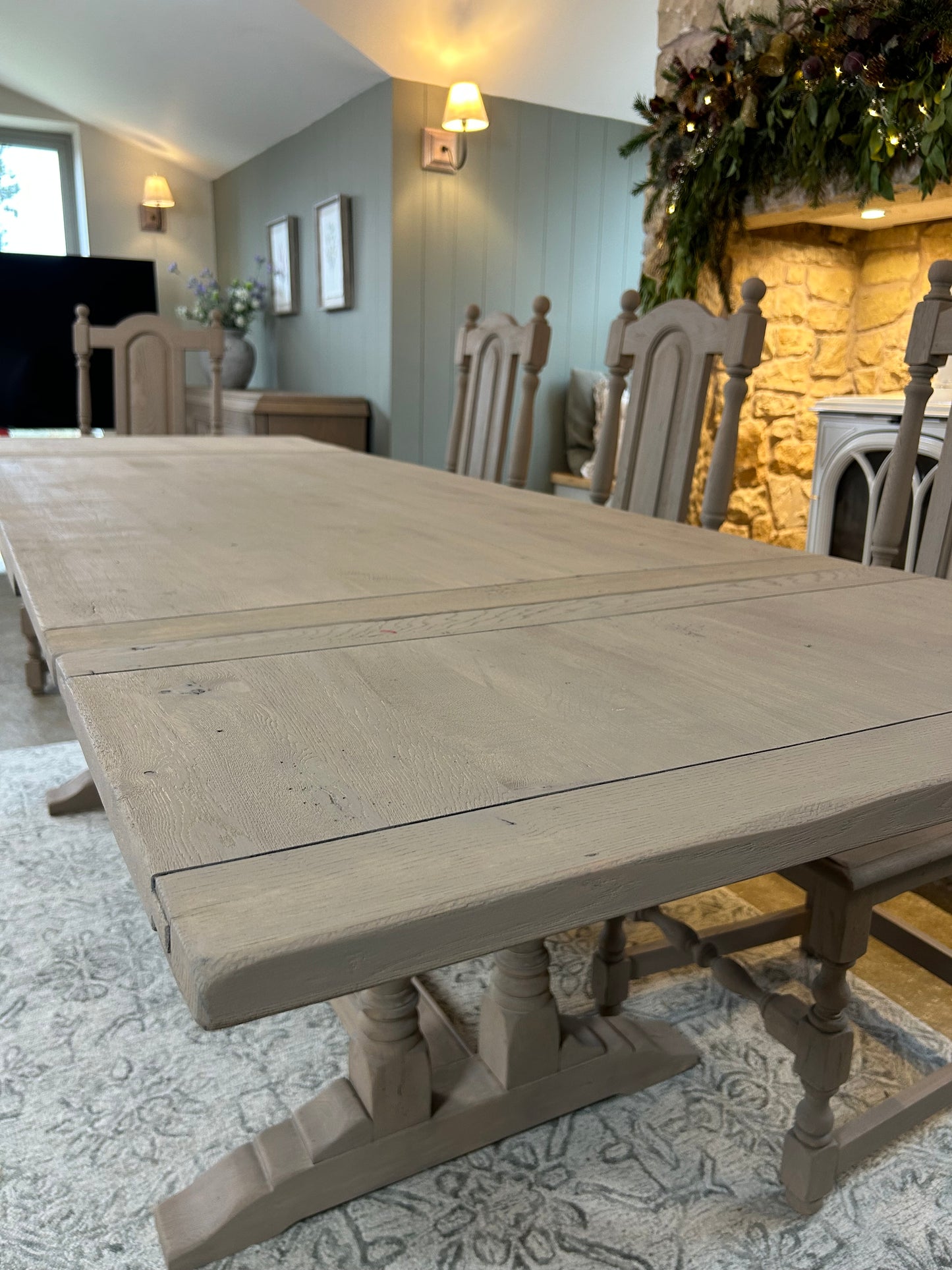 Vintage Solid Oak 8 Seater Dining Set with 2 Carvers and 6 Chairs