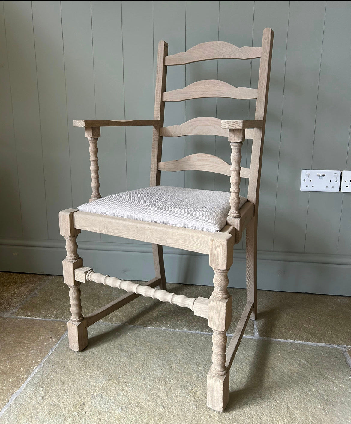 Extra large Extending Weathered Oak 6 Seater Dining Set.