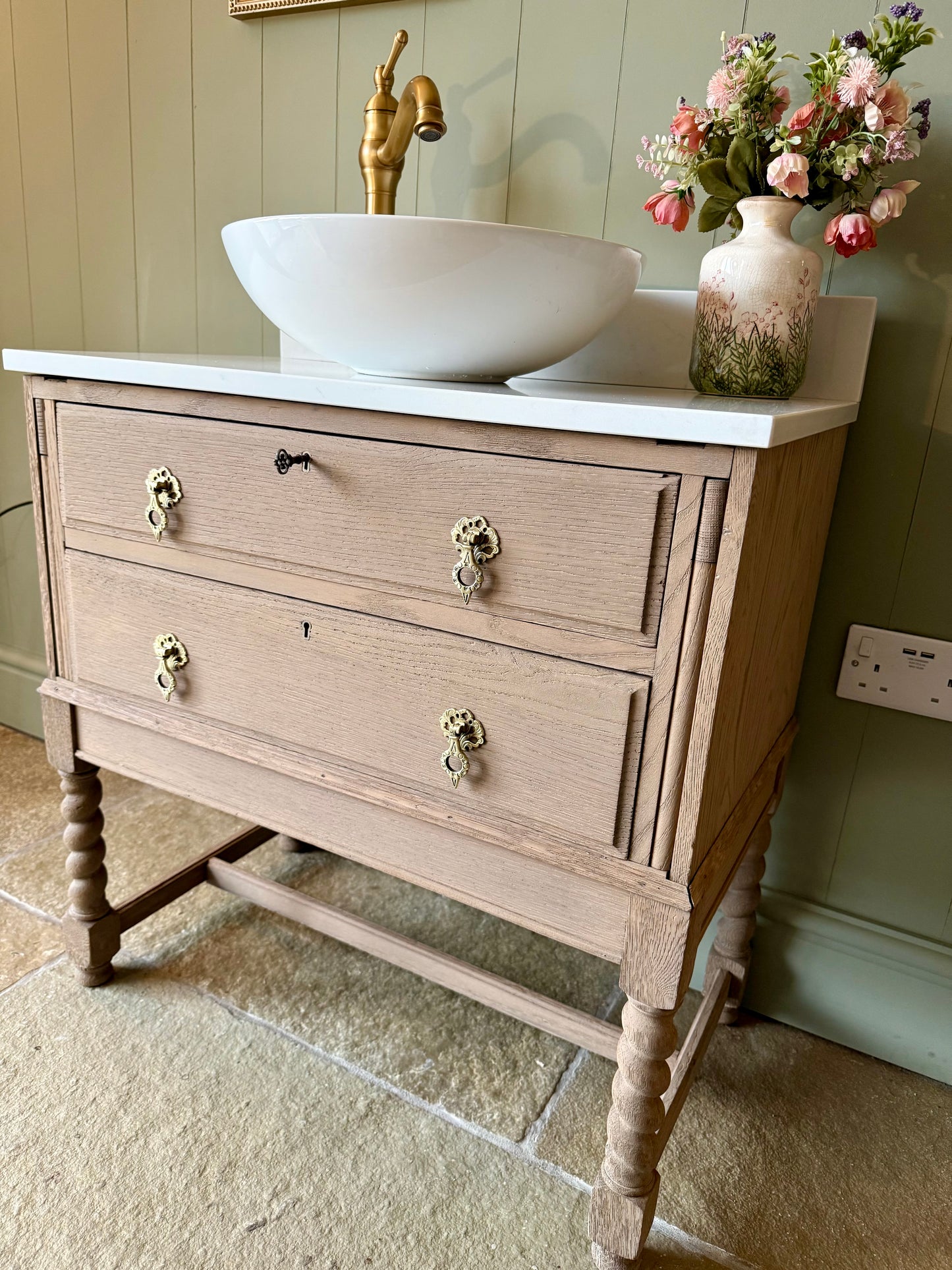 Beautiful Vintage Solid Oak Vanity Sink Unit, Quartz top, Upstand and basin. (75 cm wide)