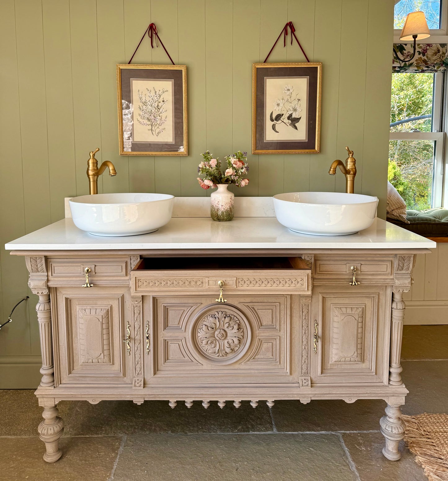 Beautiful Double/single Vanity Sink, antique Solid Oak, Carrara Quartz top, Upstand and basins (152cm)