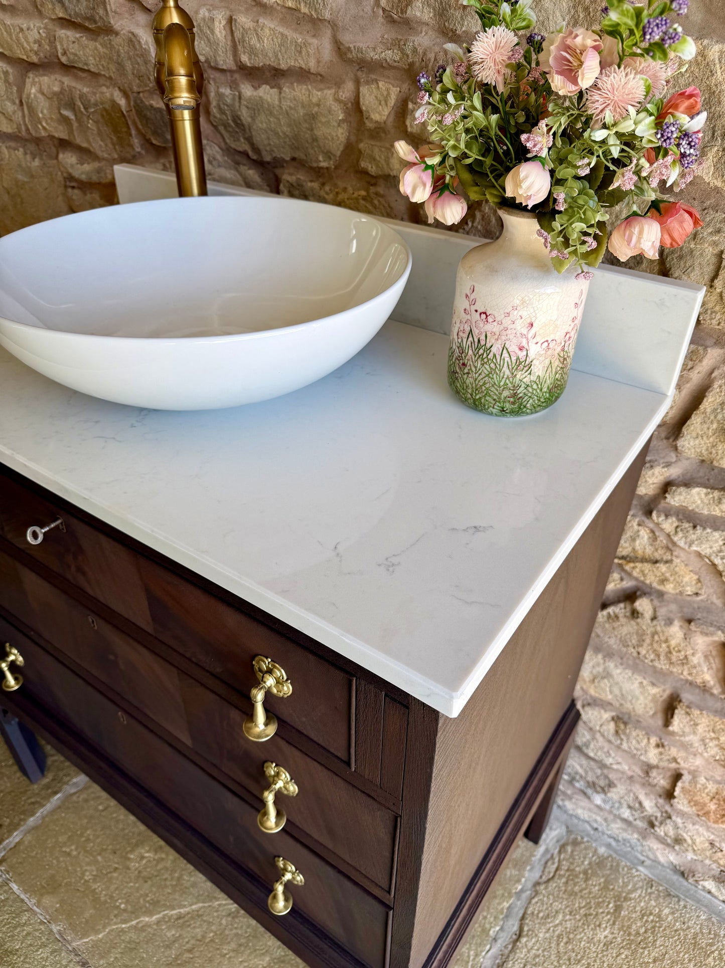 Vintage Single Vanity Sink Unit, Quartz Top, Upstand and Basin (78.5cm wide)