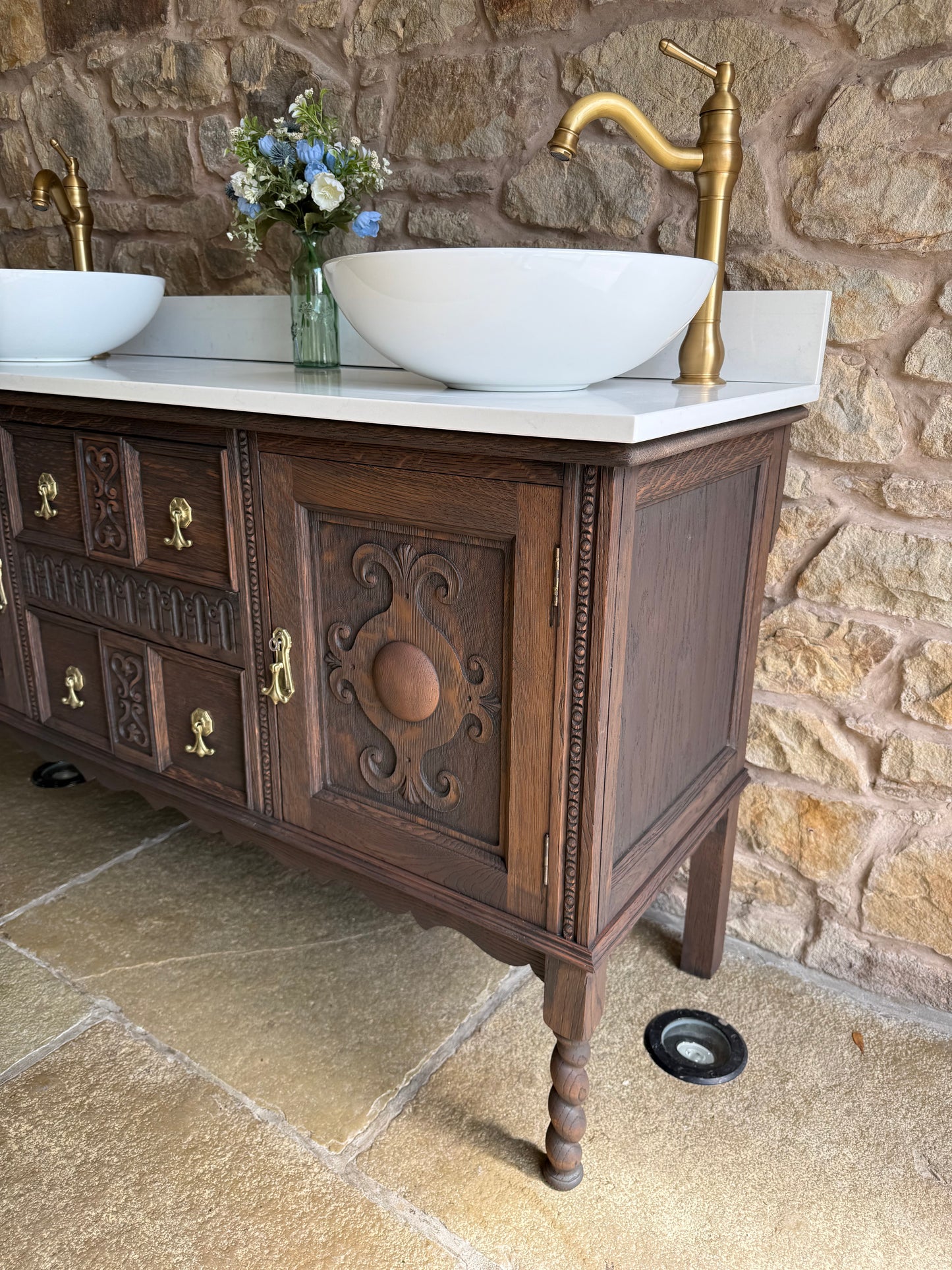 Beautiful Vintage Double Vanity Sink Unit, Quartz Top, Upstand and two basins. (139cm wide)