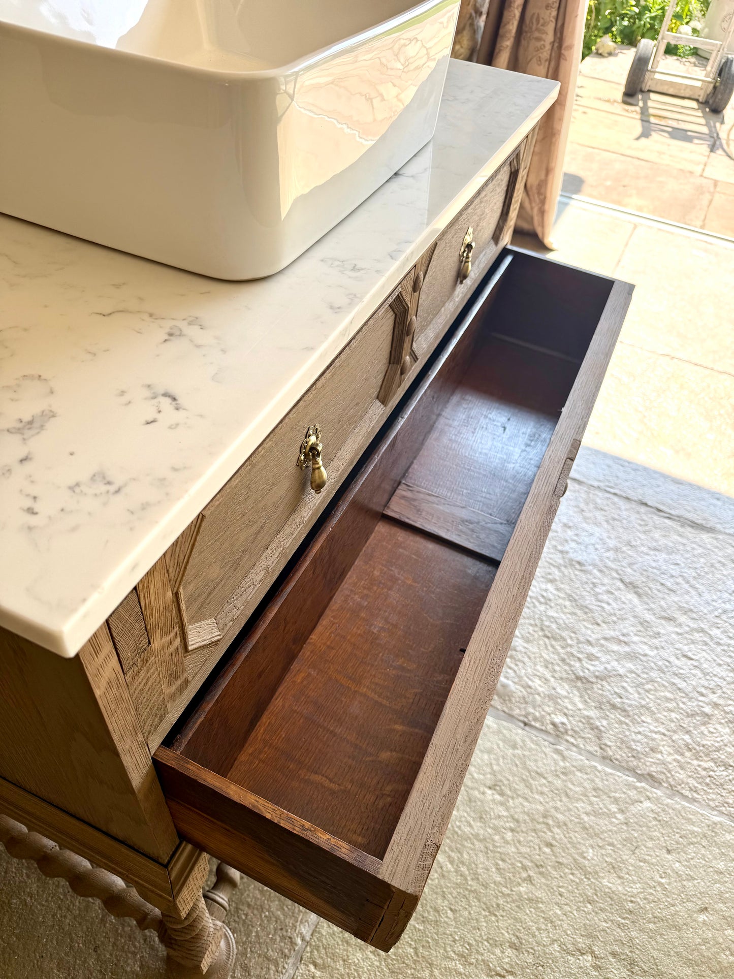 Vintage Oak Vanity Sink Unit, Quartz Top, Upstand and Basin (94cm wide)