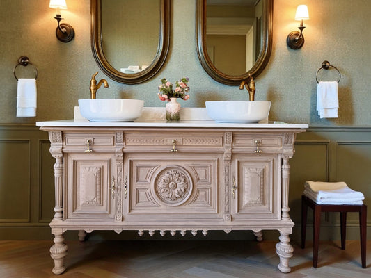 Beautiful Double/single Vanity Sink, antique Solid Oak, Carrara Quartz top, Upstand and basins (152cm)