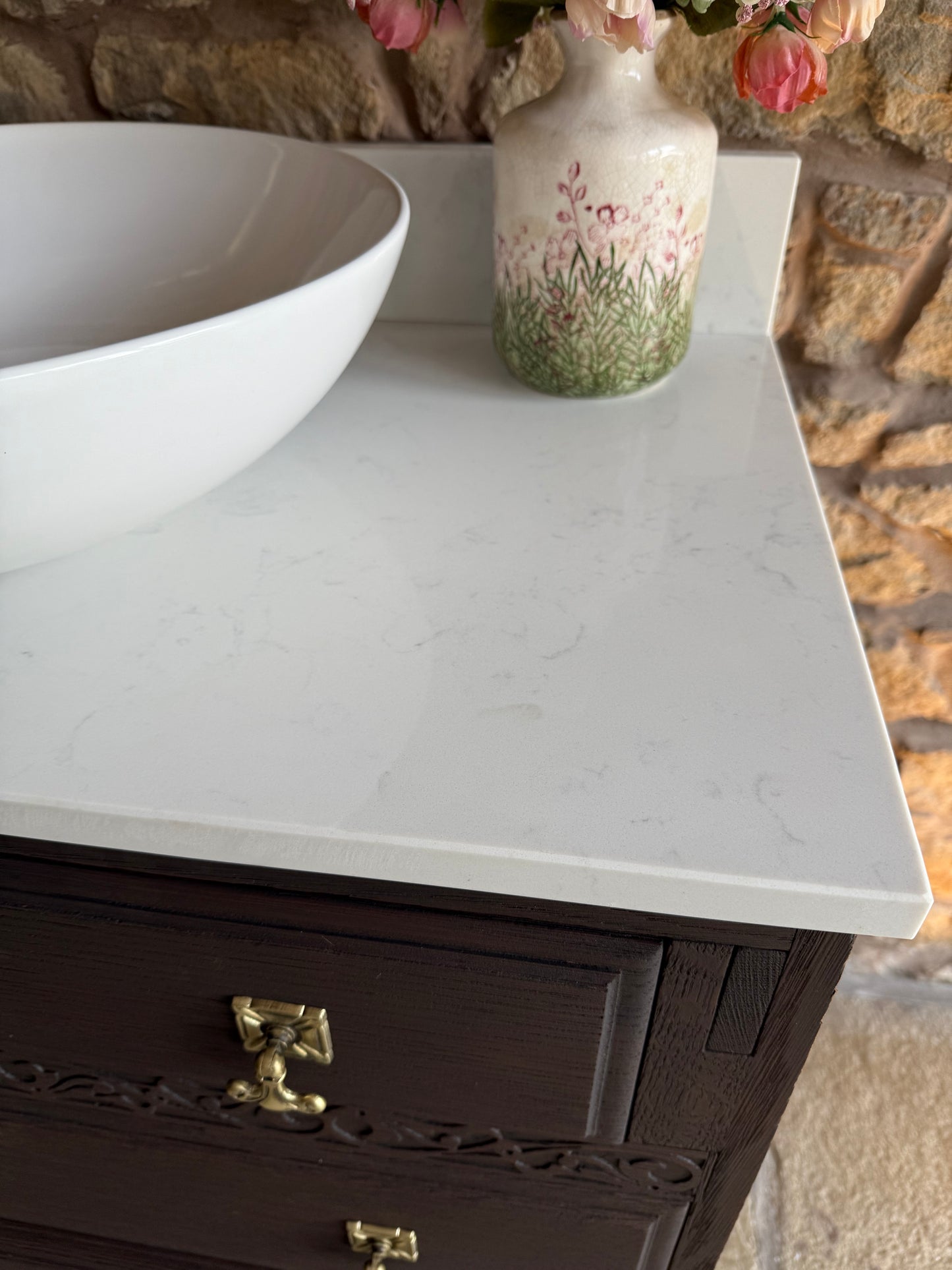 Small Vintage vanity Sink, Quartz top, Upstand and basin. (75.5cm wide)