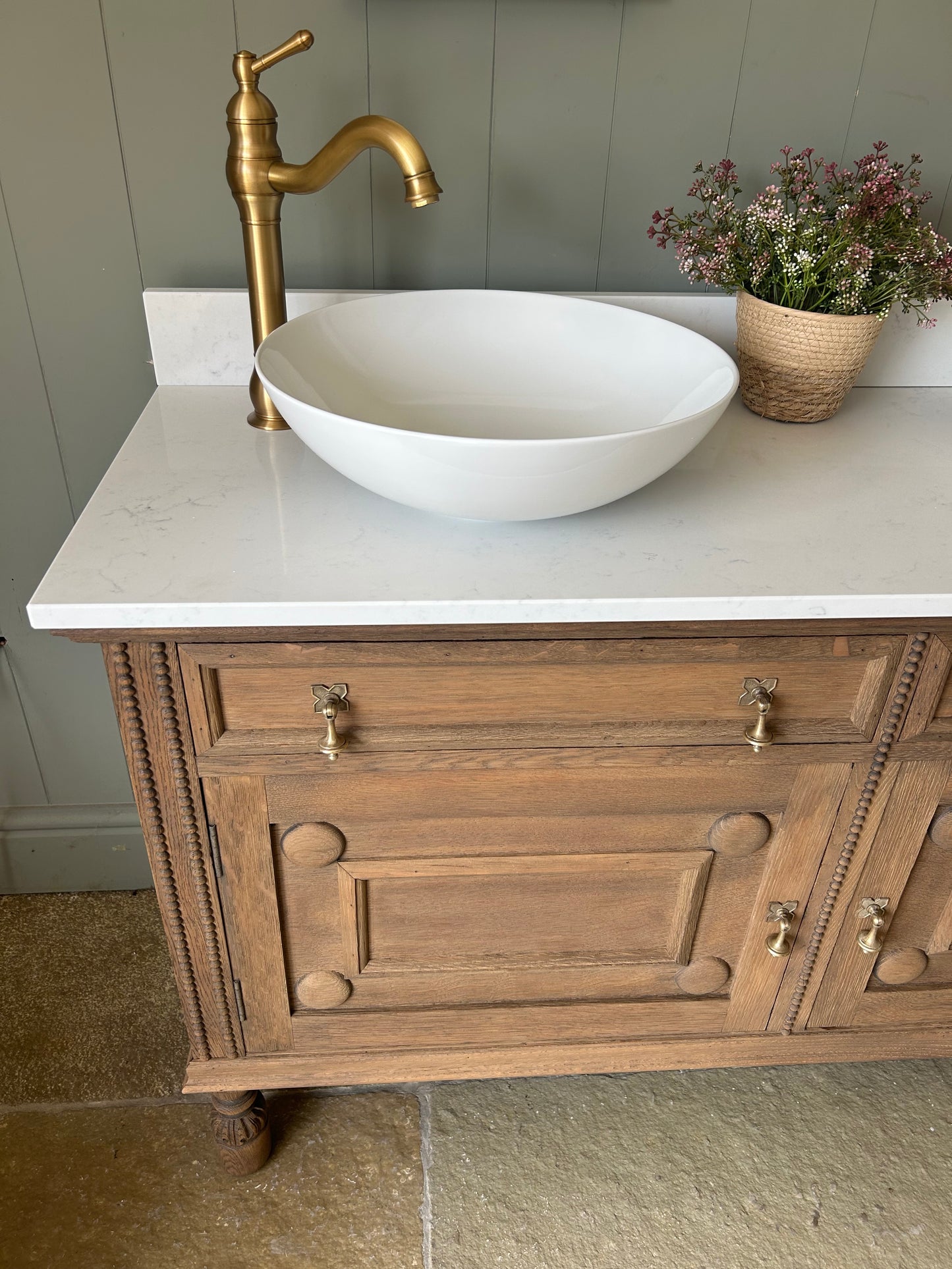 Vintage Double Vanity Sink, Quartz top, Upstand and two countertop basins. (139cm wide)