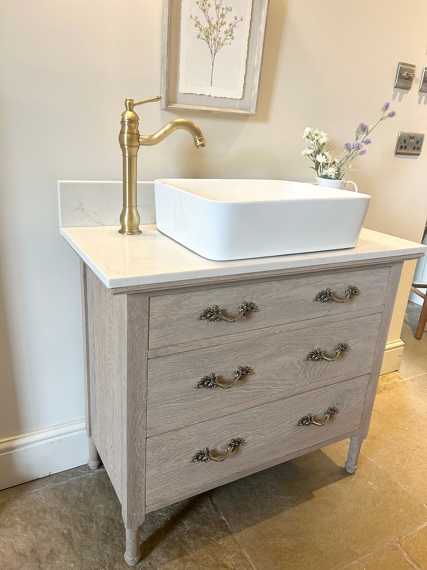 Single Vanity Sink Unit with Quartz top.