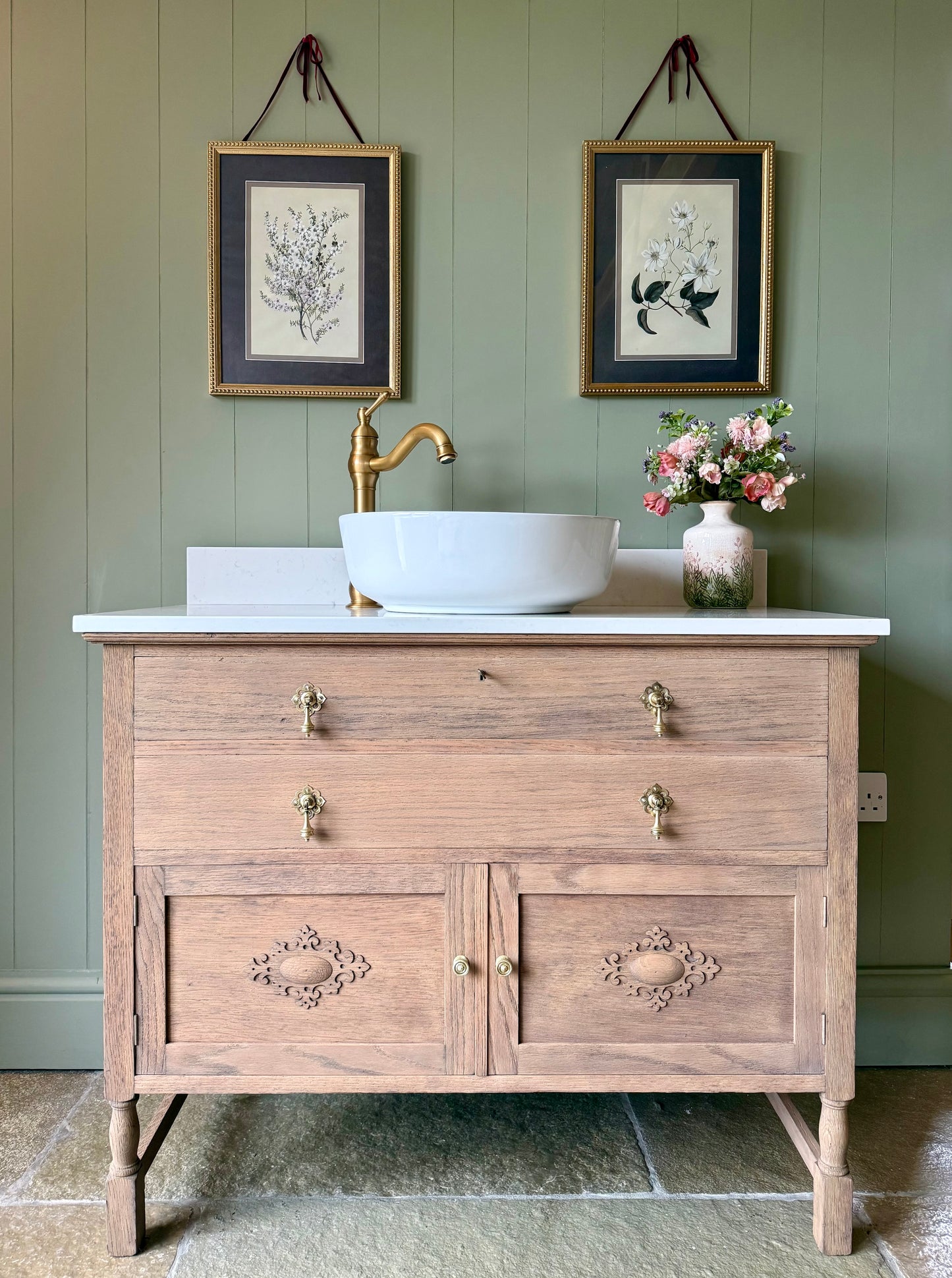Vintage Single Vanity Sink (mid oak), Carrara Quartz top, Upstand and  basin (101cm wide)