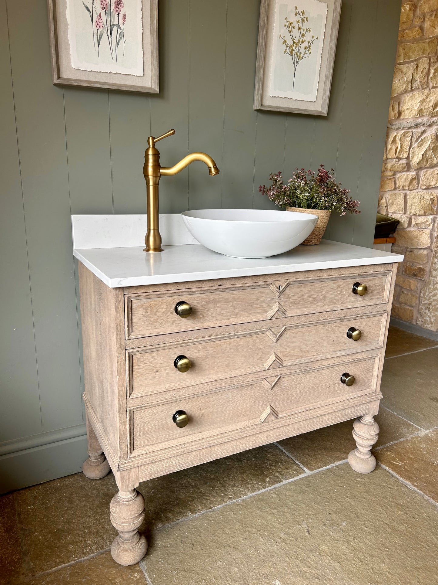 Single Vanity, quartz/marble top, Upstand and counter top basin (92cm wide)