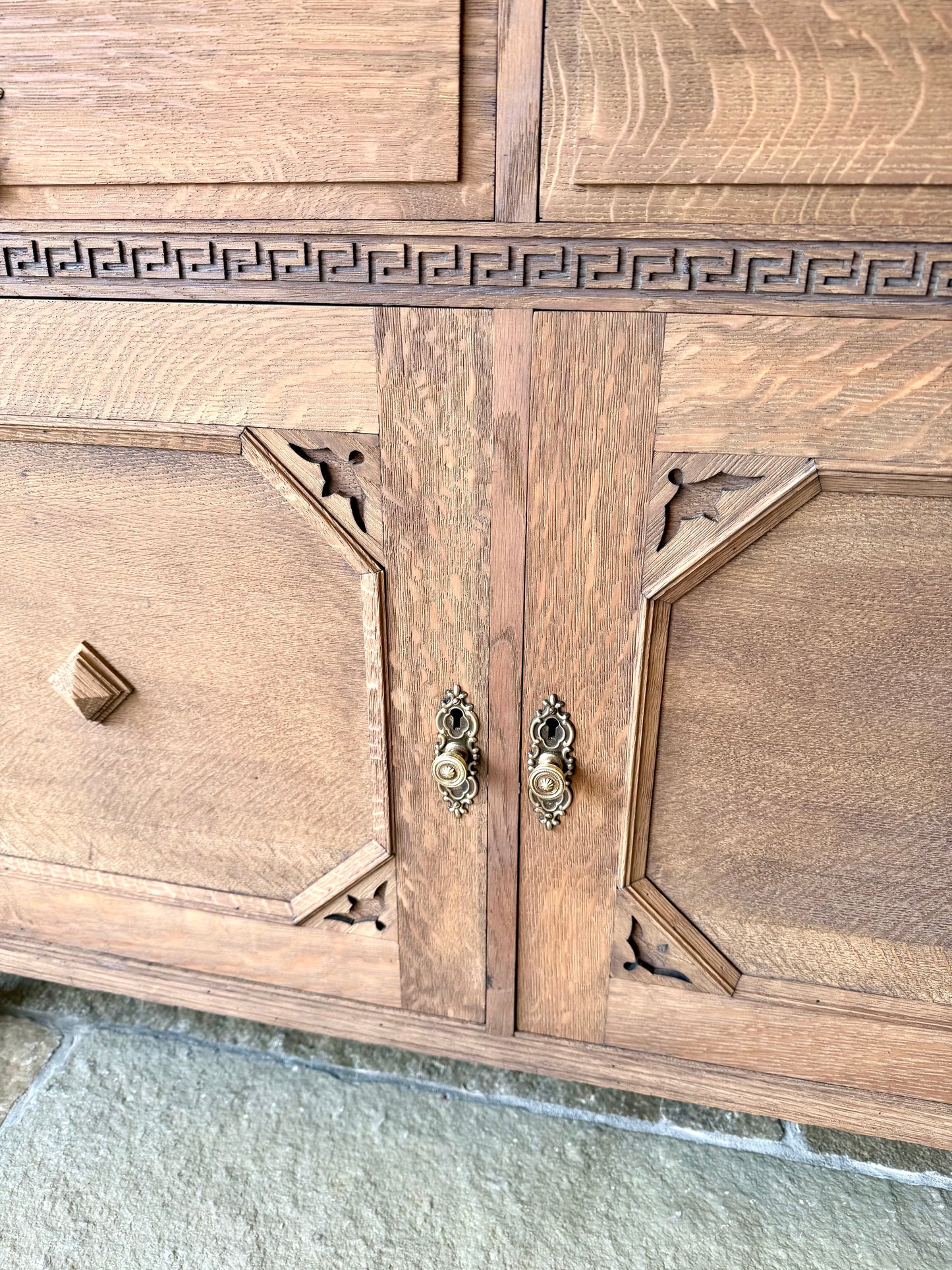 Vintage Oak Double Vanity Sink, Quartz top, Upstand and basins. (124cm wide)