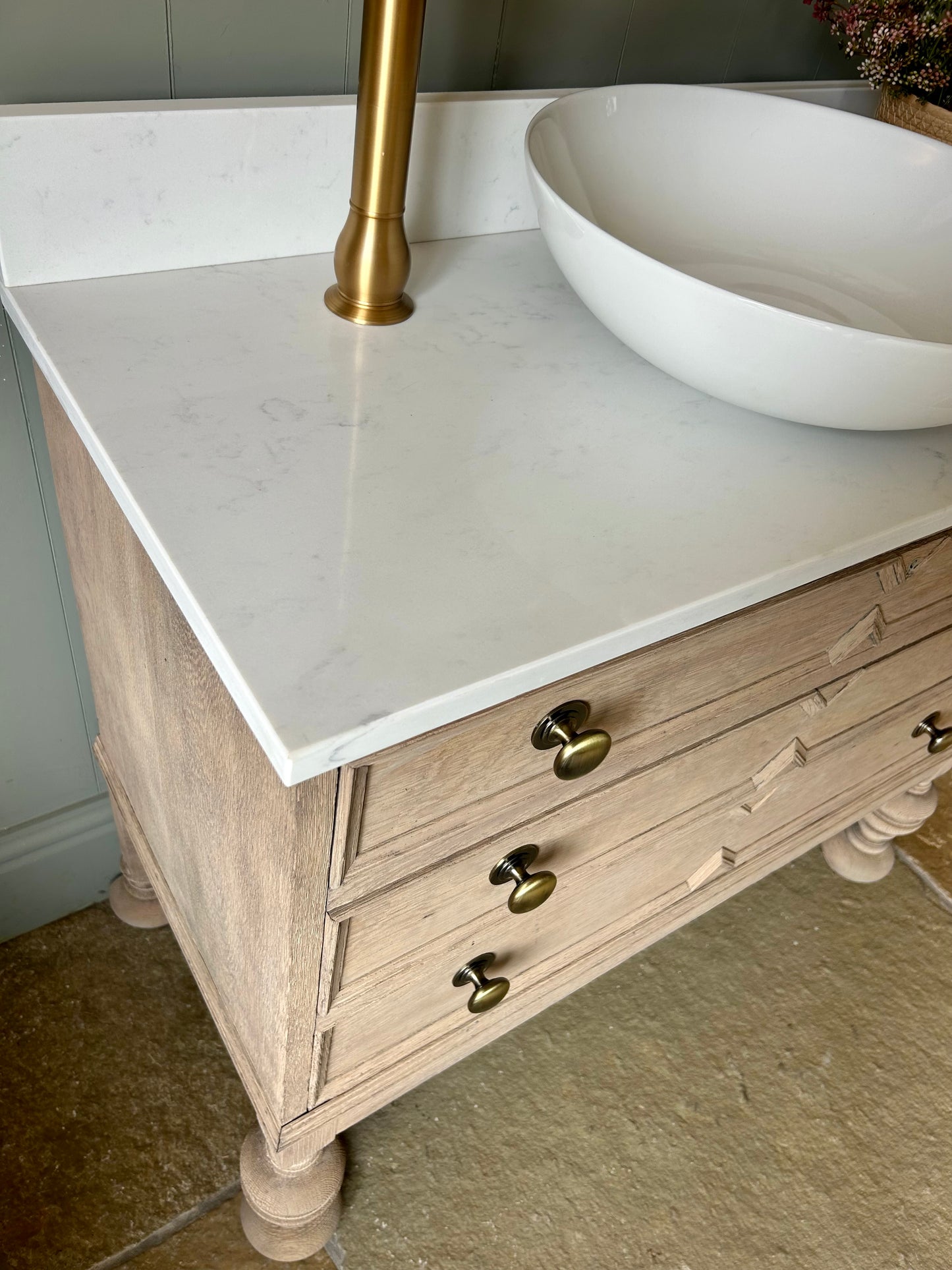 Single Vanity, quartz/marble top, Upstand and counter top basin (92cm wide)