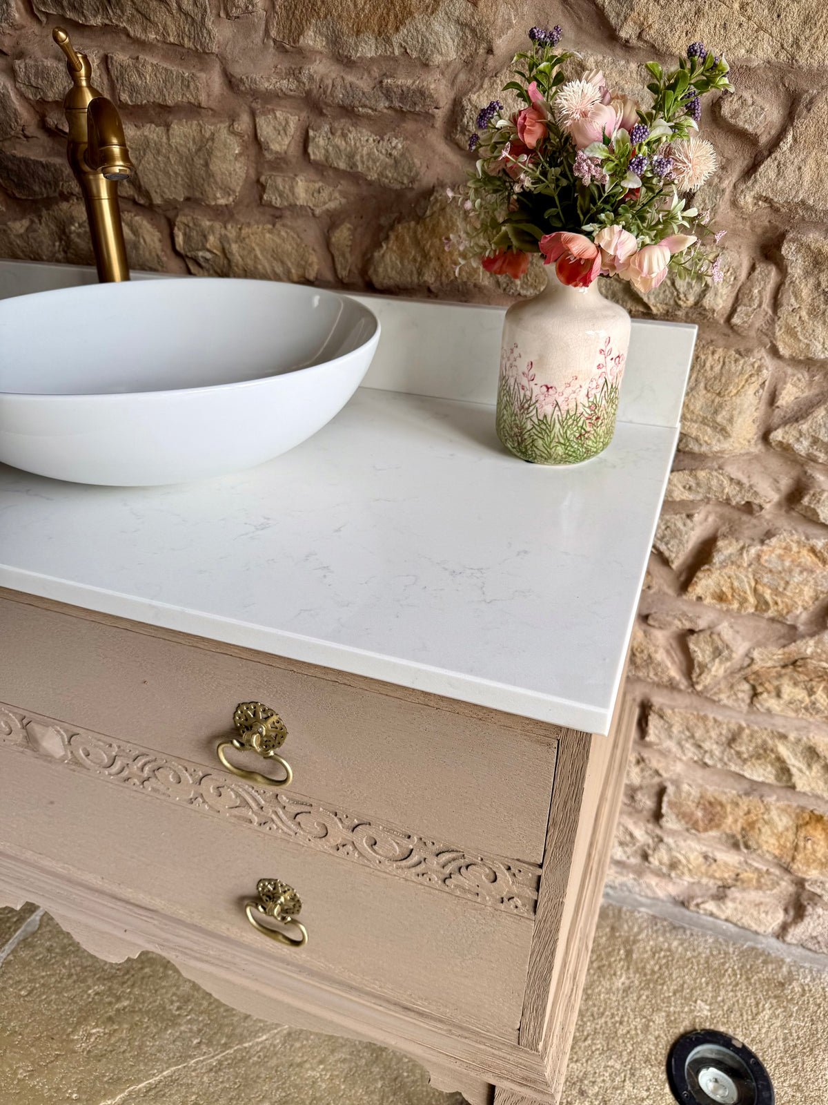 Single Vintage Oak Vanity Sink Unit, Quartz top, Upstand and basin. (90cm wide)