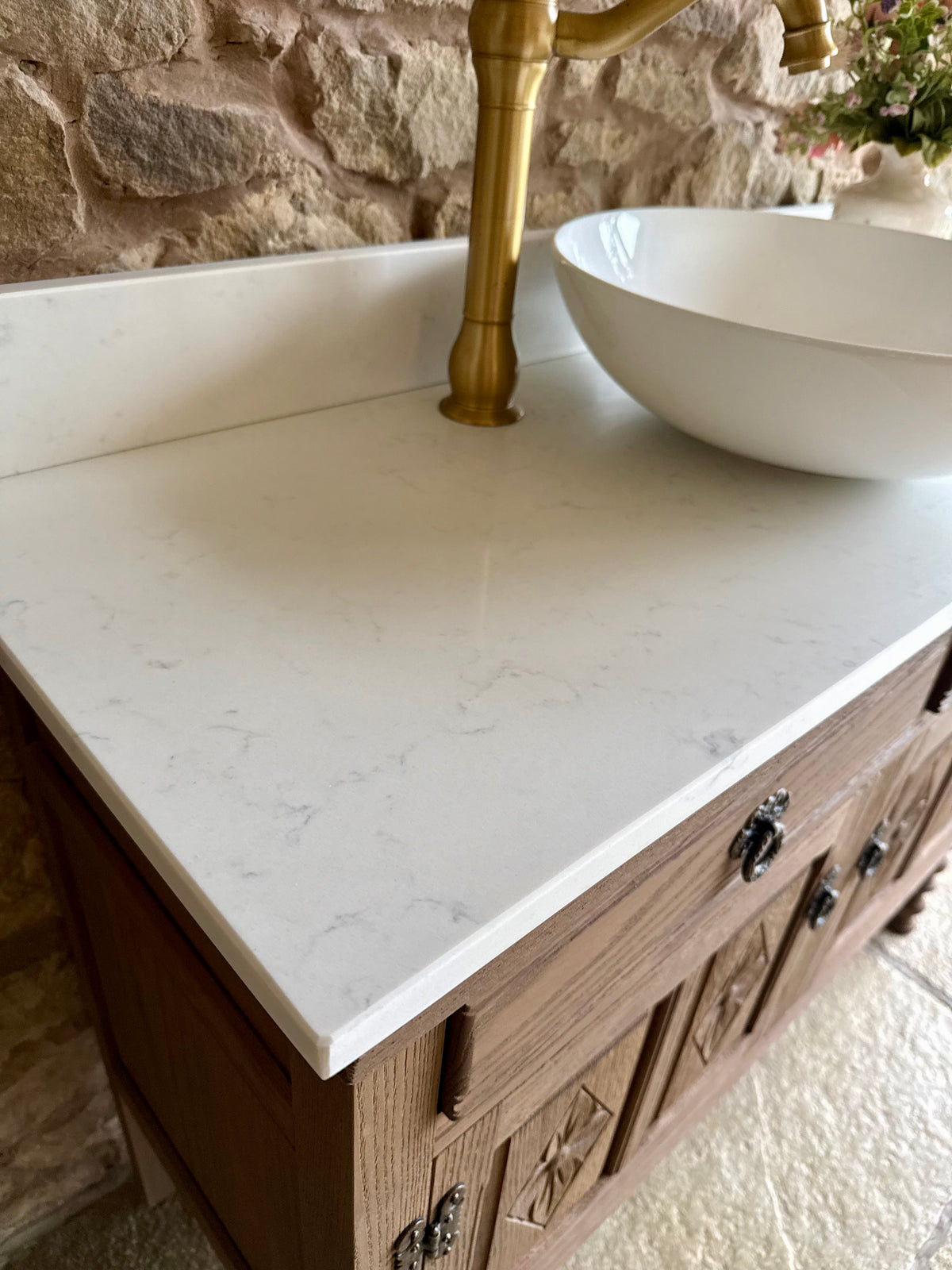 Vintage Oak Vanity Sink Unit, Quartz Top, Upstand and Basin. (109cm wide)