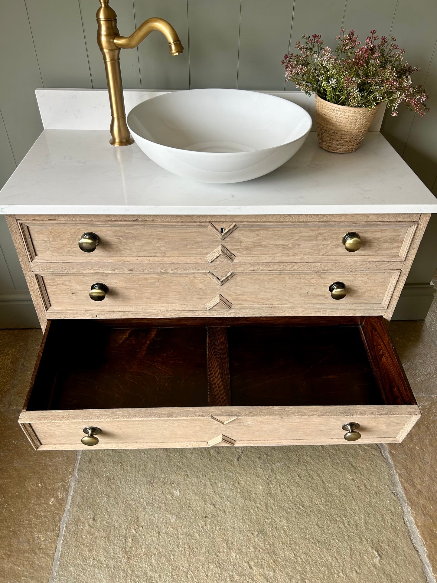 Single Vanity, quartz/marble top, Upstand and counter top basin (92cm wide)