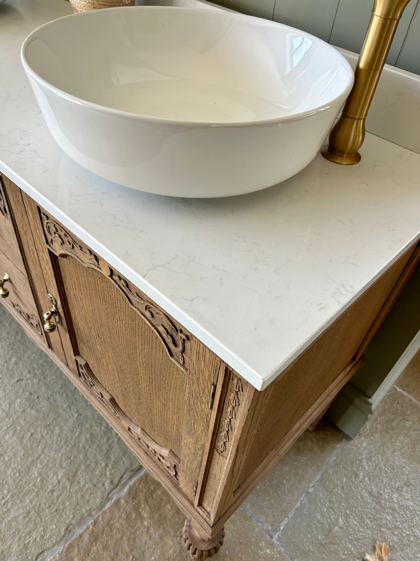 Beautiful large Double Vanity sink, Carrara Quartz top, countertop basins and upstands. ( 155cm wide)