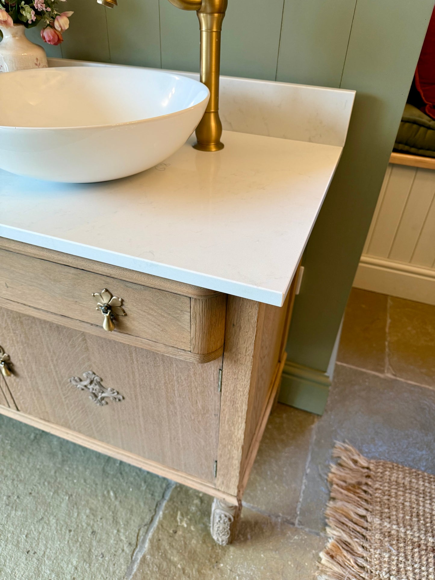 Solid Oak Vintage Double Vanity Sink Unit, Carrara Quartz Top, Upstand and basins (139cm)