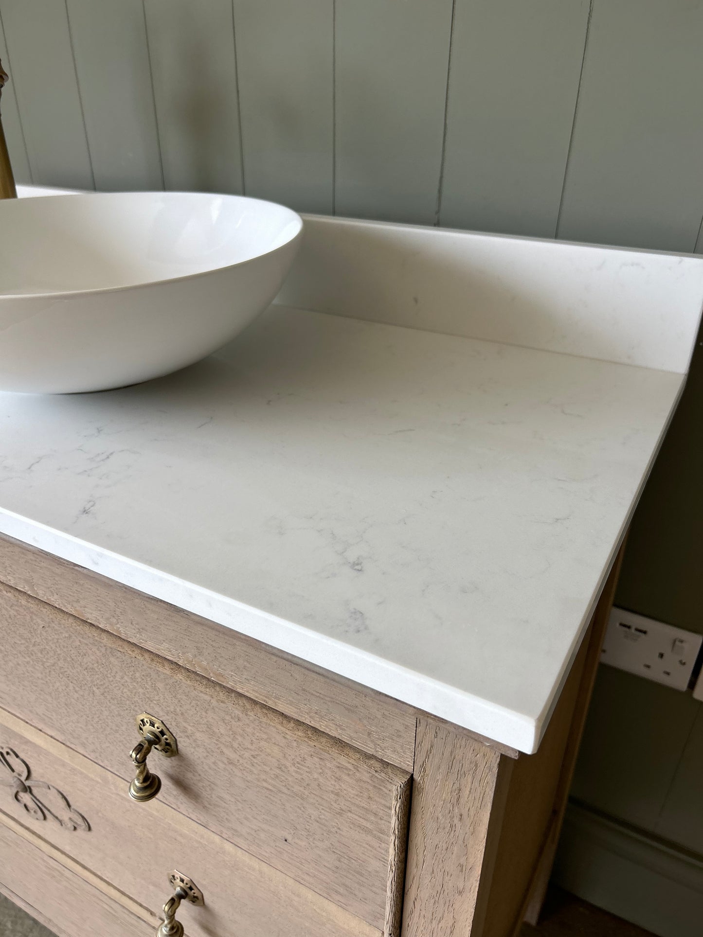 Single Vanity Sink, Quartz Top, Upstand and two basins (94cm wide)