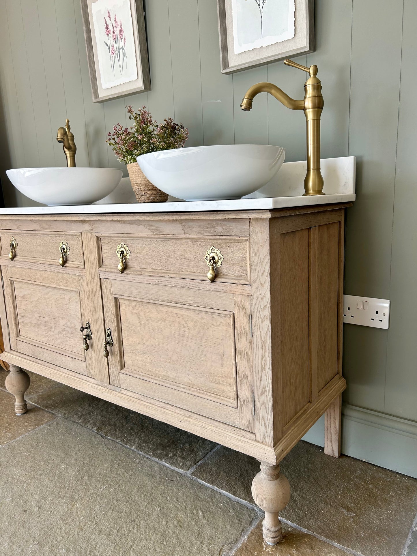 Double Vanity Sink with Quartz top finished in Weathered Oak 124 cm wide.