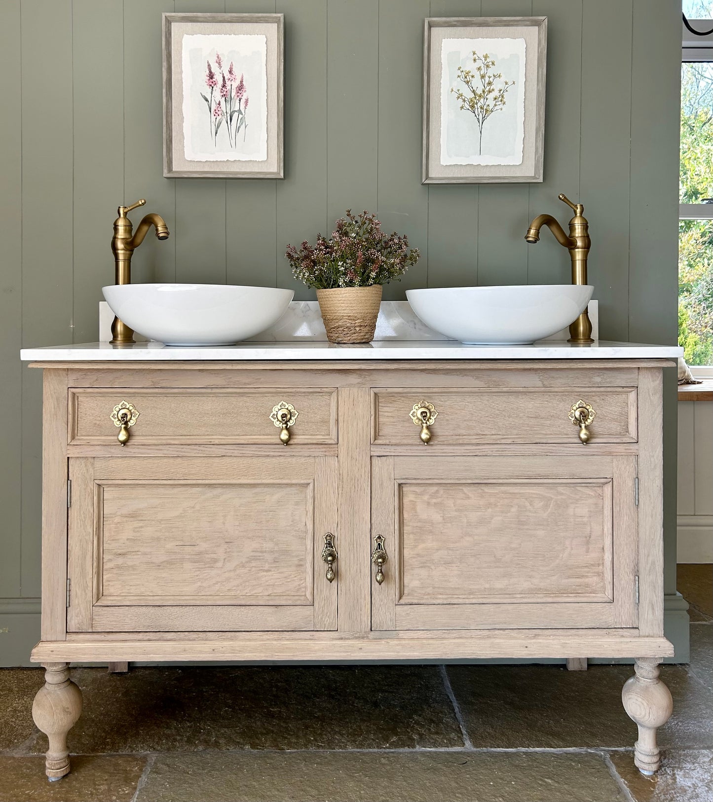 Double Vanity Sink with Quartz top finished in Weathered Oak 124 cm wide.