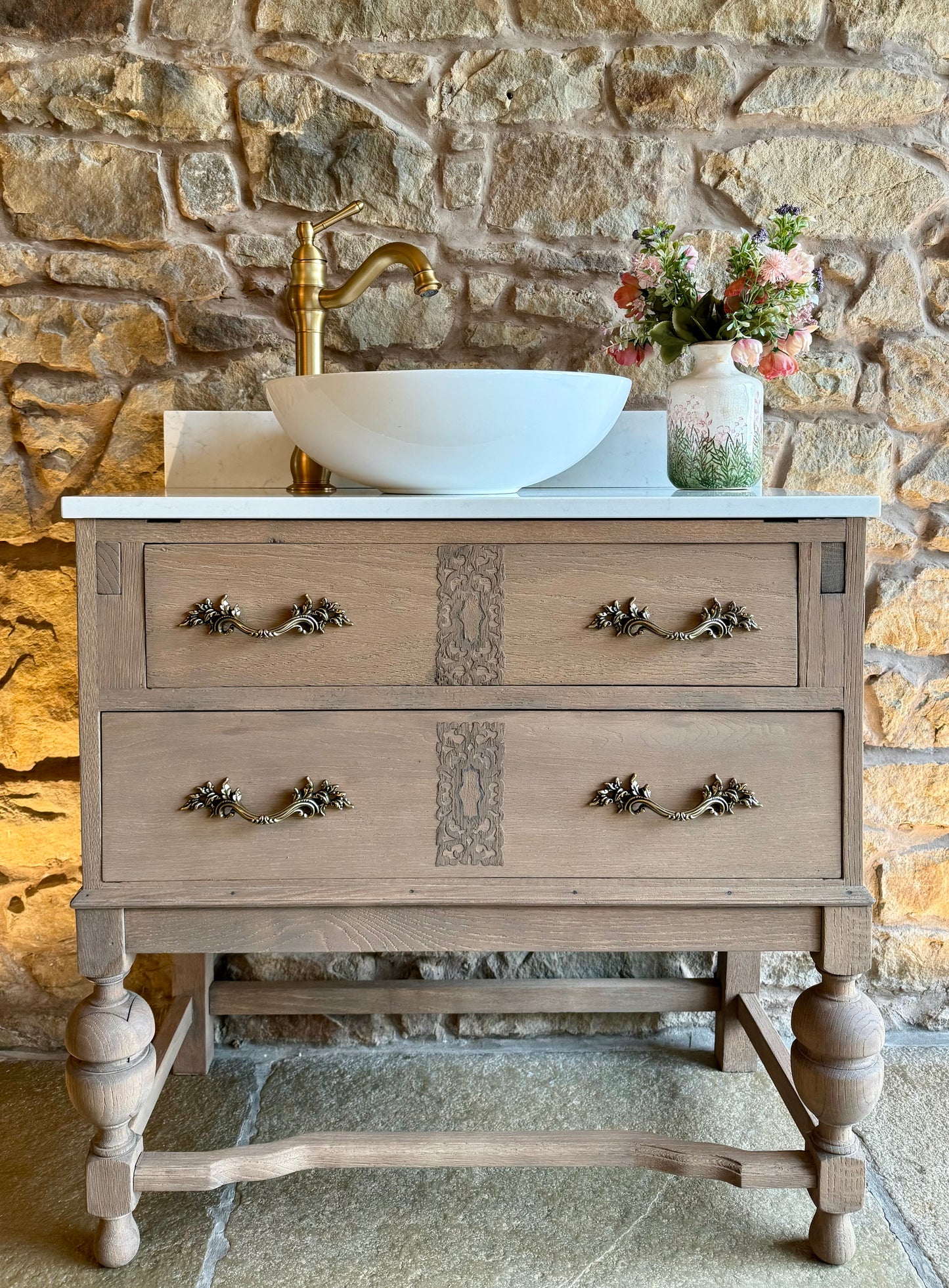 Small Vintage Vanity Sink l, Quartz top, Upstand and basin. (78cm wide)
