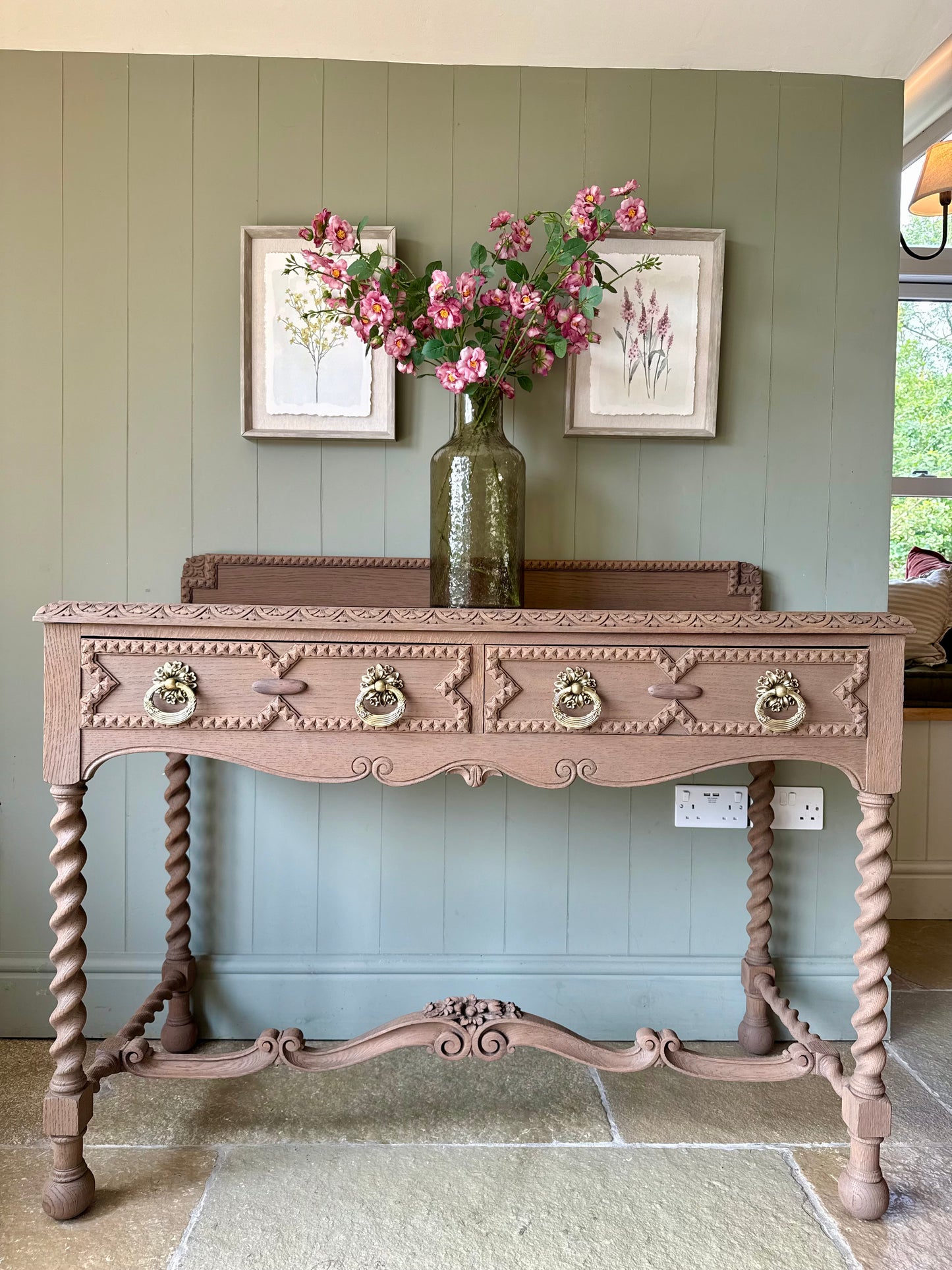 Beautiful Carved Oak Console Table (121cm wide)