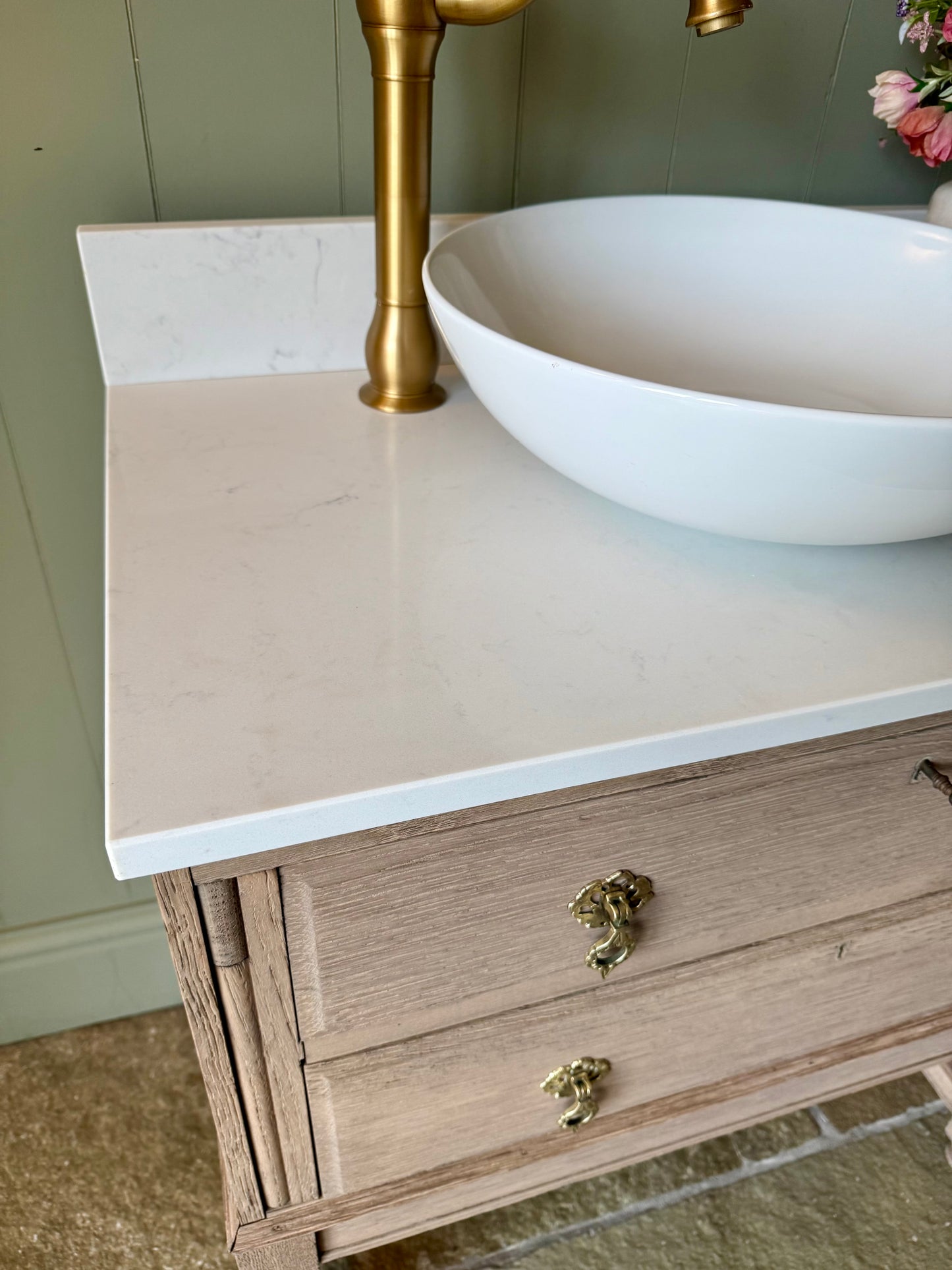 Beautiful Vintage Solid Oak Vanity Sink Unit, Quartz top, Upstand and basin. (75 cm wide)