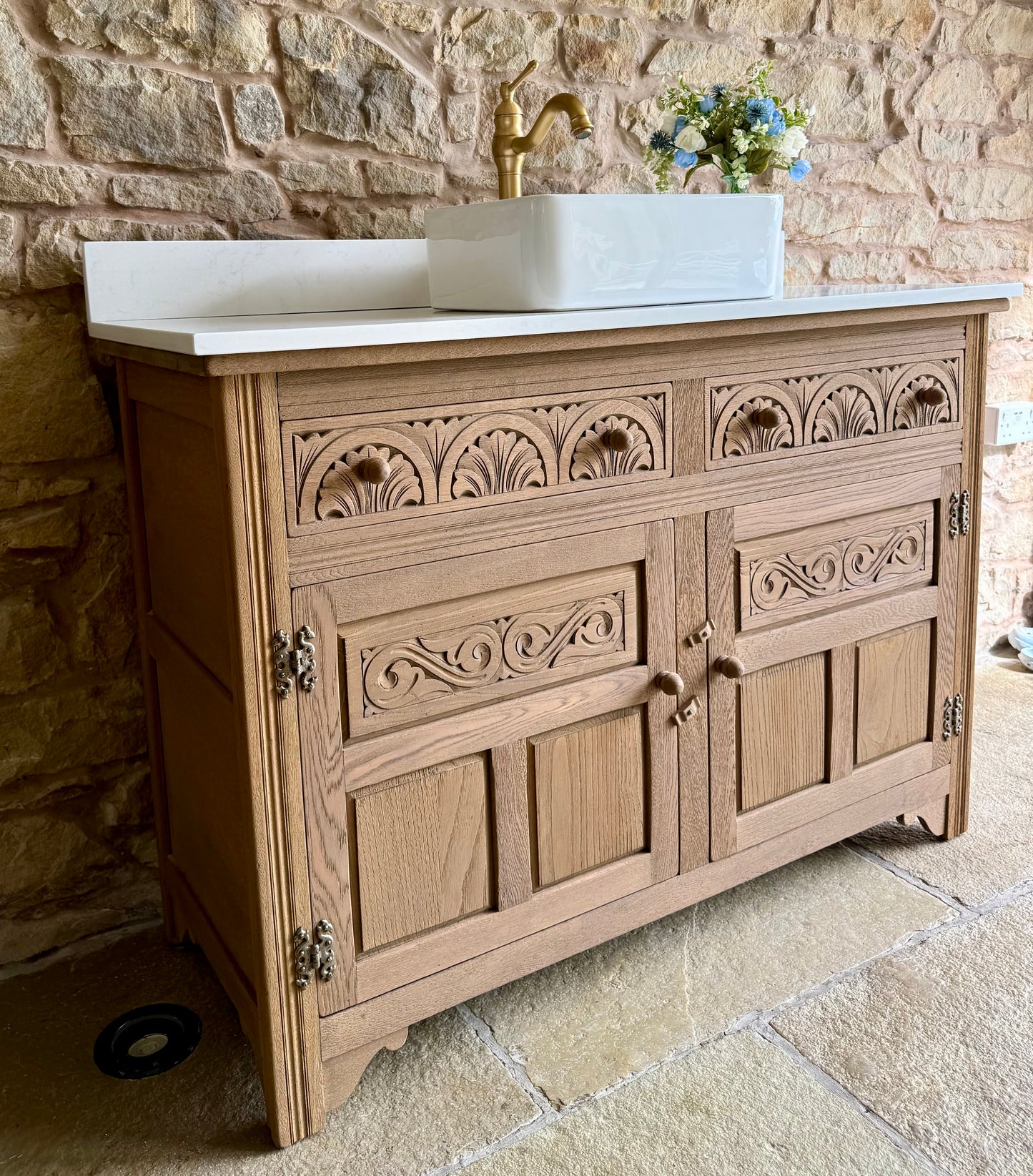Vintage Vanity Sink Unit, Carrara Quartz Top, Upstand and Basin. (124cm wide)