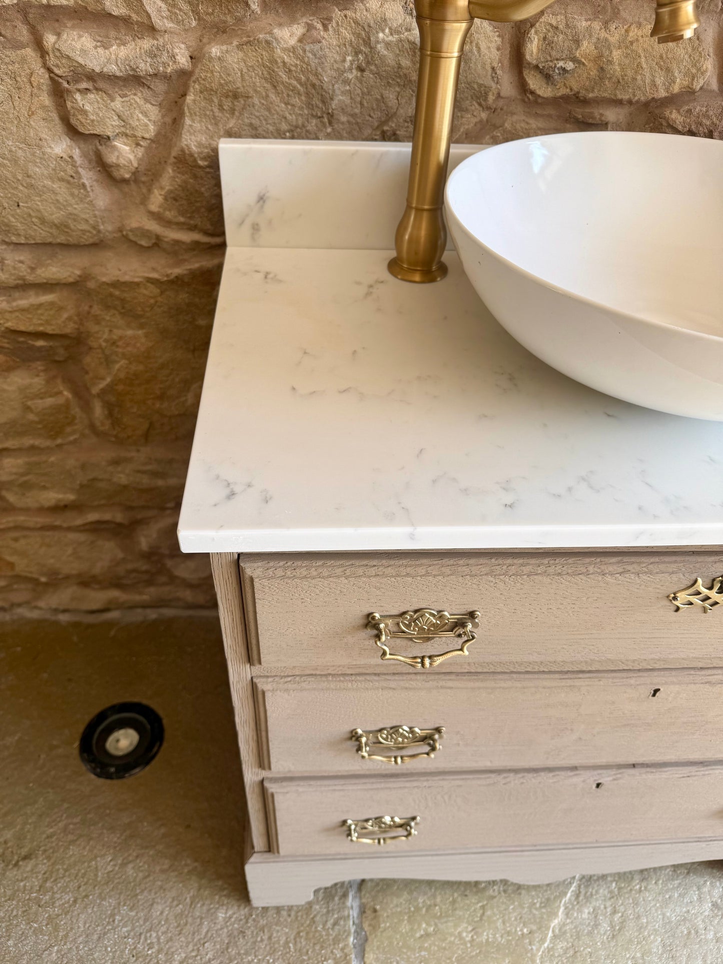 Single Light Oak Vintage Vanity Sink Unit, Quartz Top, Upstand and Basin