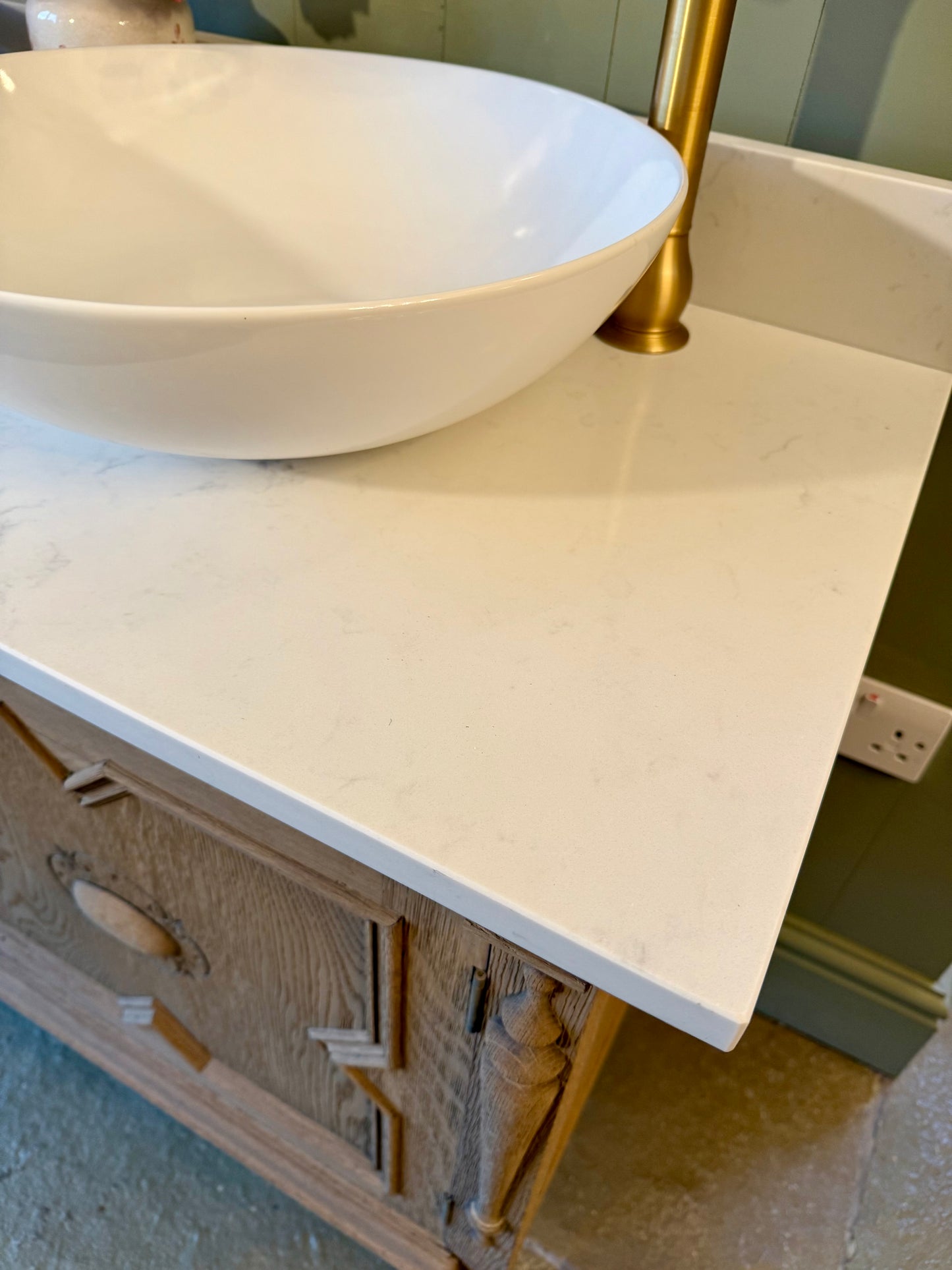 Double Vanity Sink, Quartz top, Upstand and two basins ( 124cm wide)