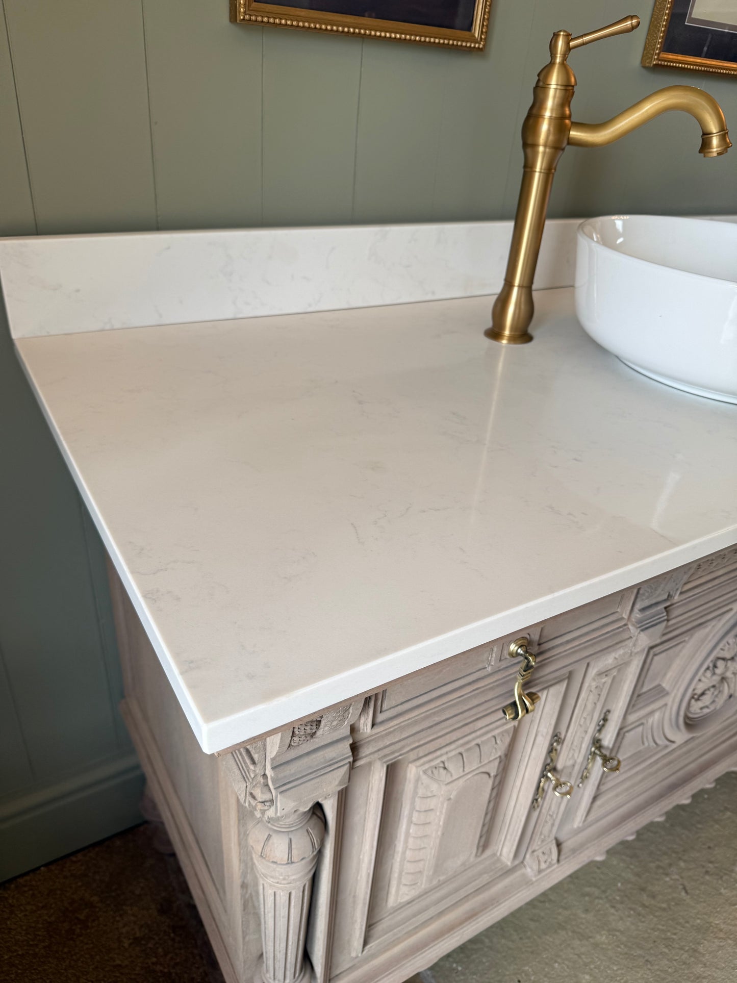 Beautiful Double/single Vanity Sink, antique Solid Oak, Carrara Quartz top, Upstand and basins (152cm)