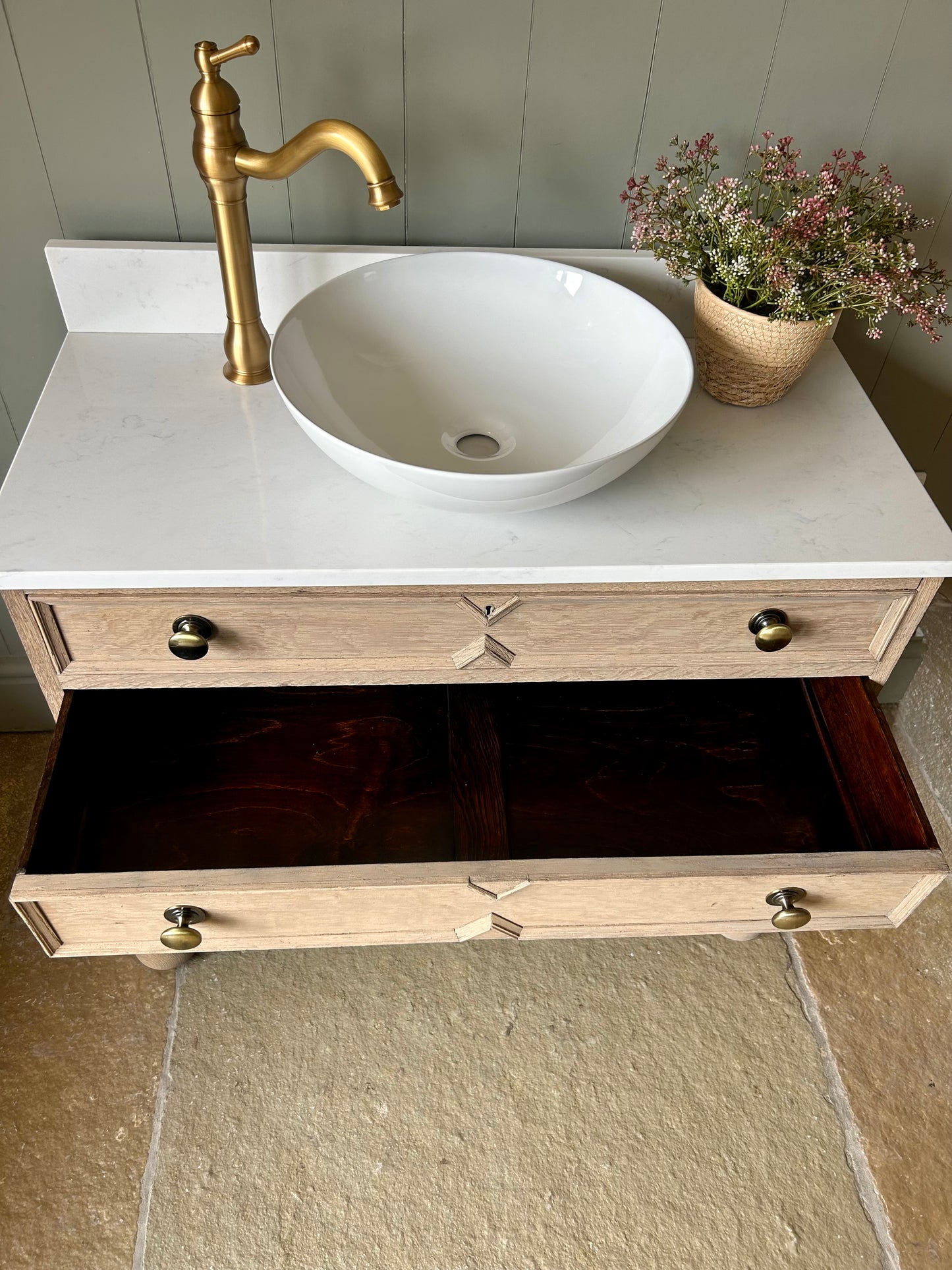 Single Vanity, quartz/marble top, Upstand and counter top basin (92cm wide)