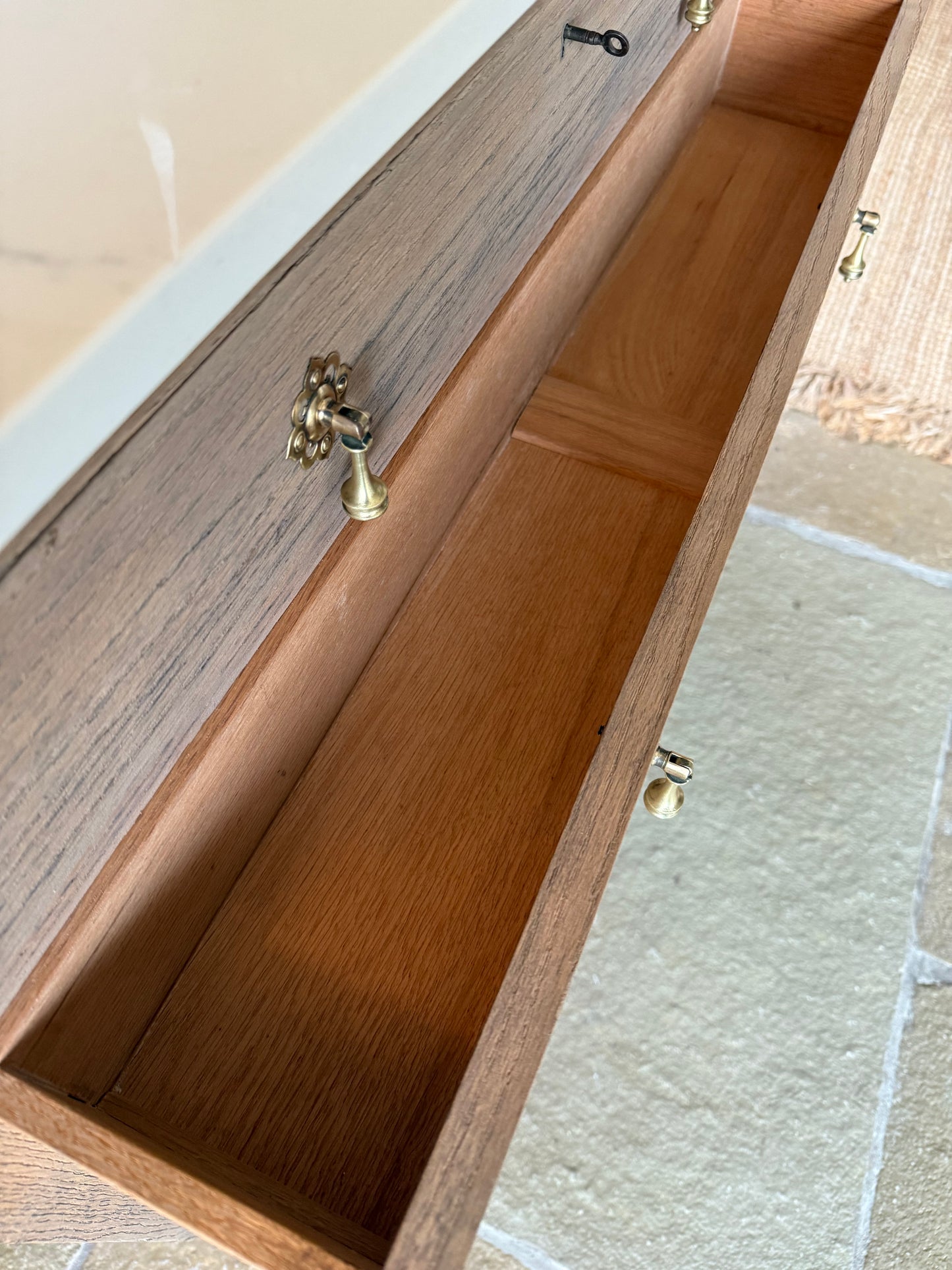 Vintage Single Vanity Sink (mid oak), Carrara Quartz top, Upstand and  basin (101cm wide)